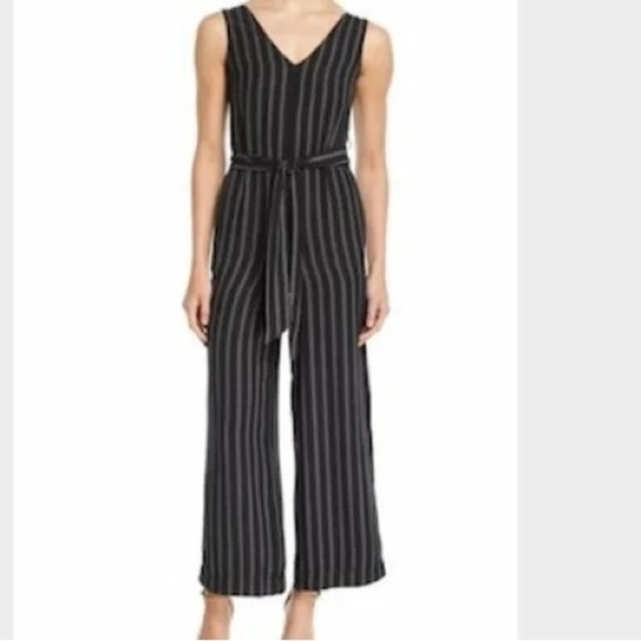 Max Studio Pants - ⭐️MaxStudio,Instantly Slimming V-Neck Pantsuit,Firm Price,Adorable MSRP $130